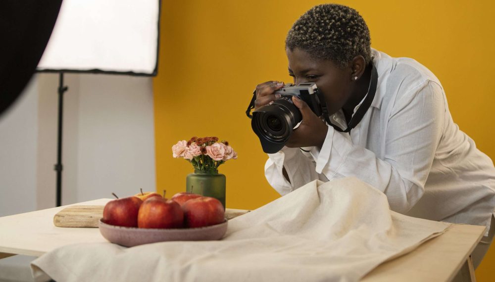 medium-shot-photographer-taking-fruit-photos medium-shot-photographer-taking-fruit-photos